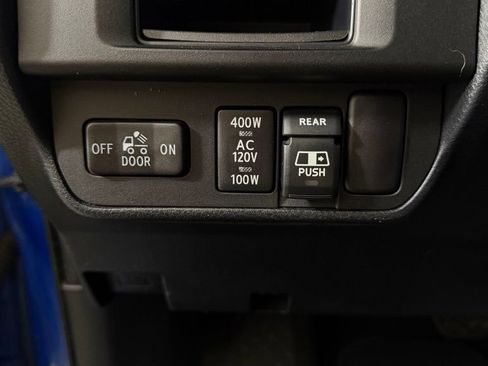 Used 2017 Toyota Tacoma TRD Sport AWD/4WD image 13