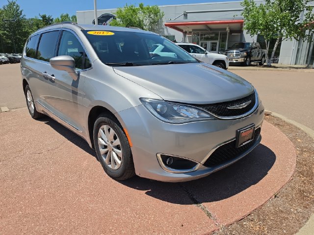Used 2017 Chrysler Pacifica Touring-L FWD image 7