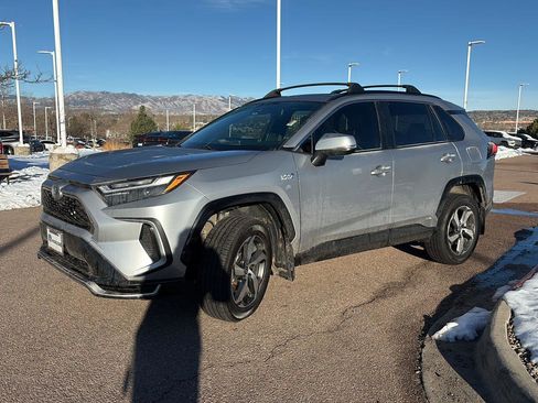 Used 2024 Toyota RAV4 SE image 3