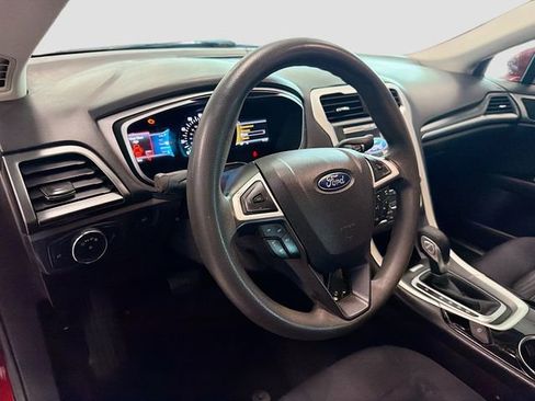 Used 2016 Ford Fusion SE image 9