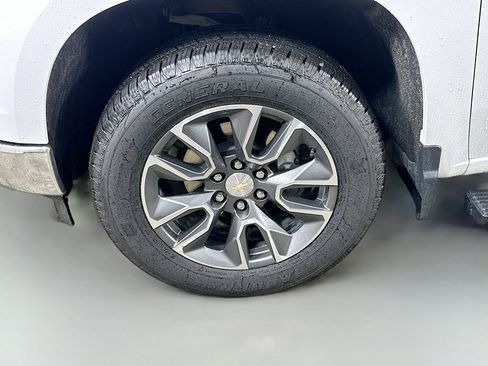 Used 2024 Chevrolet Silverado 1500 LT AWD/4WD image 8