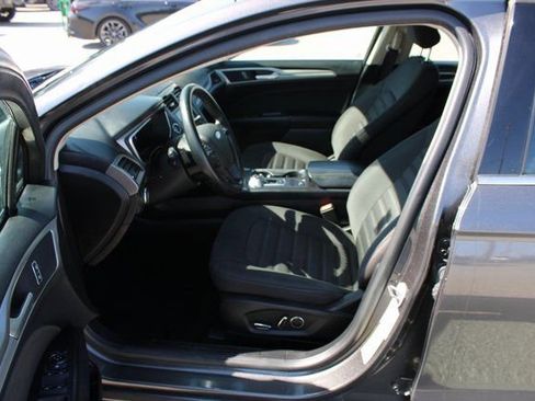 Used 2019 Ford Fusion SE image 13