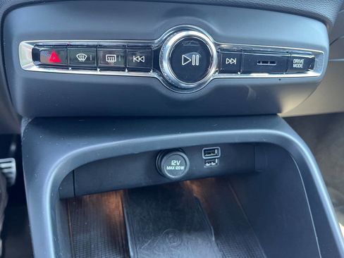 Used 2022 Volvo XC40 T5 R-Design w/ Advanced Package image 31