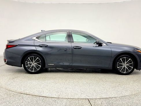 Used 2022 Lexus ES 300h w/ Premium Package image 4