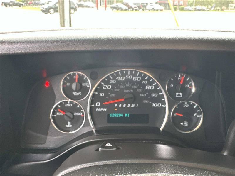 Used 2023 Chevrolet Express 3500 w/ Driver Convenience Package RWD image 16