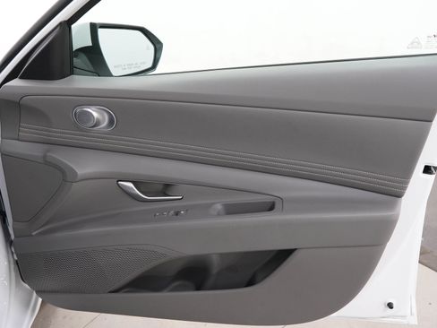 Used 2025 Hyundai Elantra SEL FWD image 9