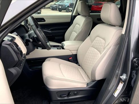 Used 2024 Nissan Pathfinder SV image 8