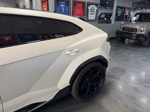Used 2019 Lamborghini Urus AWD/4WD image 12