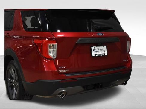 Used 2021 Ford Explorer XLT w/ Equipment Group 202A image 9