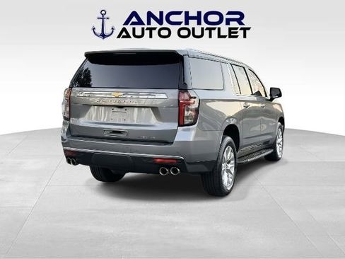 Used 2022 Chevrolet Suburban Premier w/ Premium Package image 8