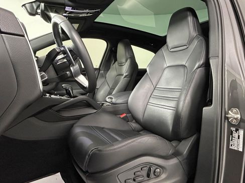 Used 2023 Porsche Cayenne Coupe image 5
