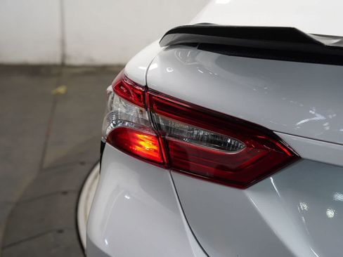 Used 2020 Toyota Camry SE w/ Convenience Package FWD image 11