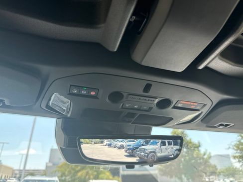 Used 2025 GMC Hummer EV 3X AWD/4WD image 31