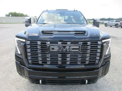 New 2026 GMC Sierra 3500 Denali Ultimate AWD/4WD image 11