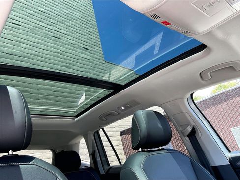 Certified 2023 Volkswagen Tiguan SE w/ Panoramic Sunroof Package FWD image 29