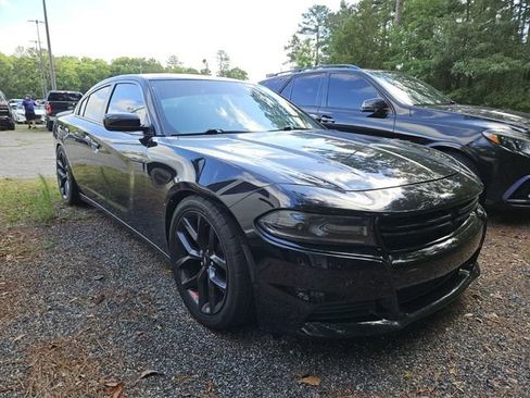 Used 2019 Dodge Charger SXT w/ Blacktop Package RWD image 5