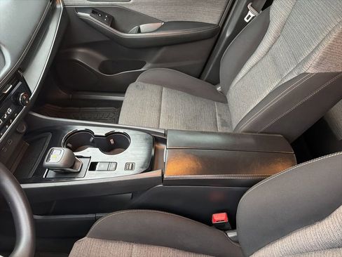 Used 2021 Nissan Rogue SV image 39