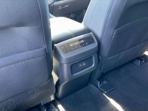 Used 2024 Nissan Pathfinder SV image 16