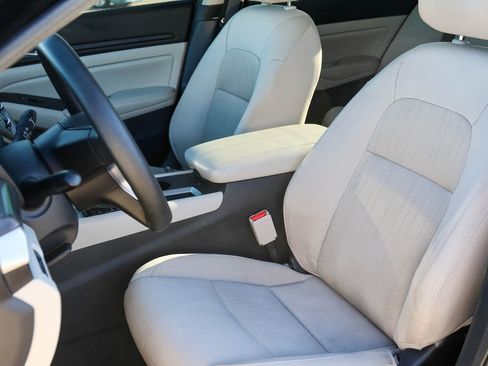 Used 2025 Nissan Altima 2.5 SV FWD image 10