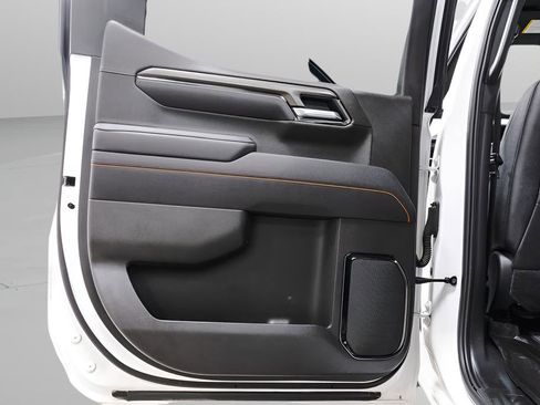 Used 2025 GMC Sierra 1500 AT4 image 29