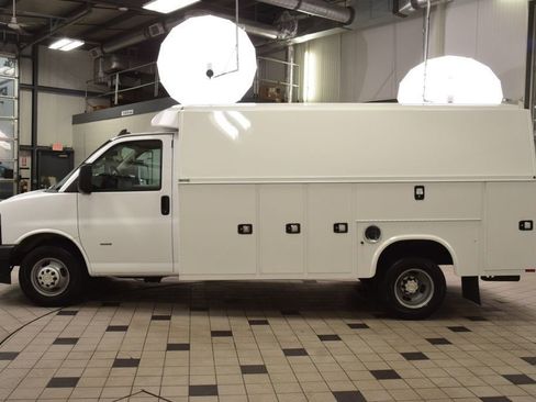 Used 2023 Chevrolet Express 3500 w/ Power Convenience Package RWD image 3
