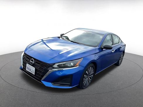 Used 2025 Nissan Altima 2.5 SV image 7