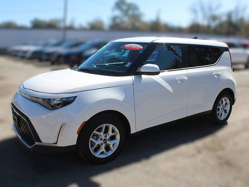 Certified 2025 Kia Soul LX image 15