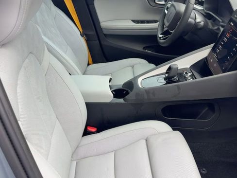 Used 2023 Polestar Polestar 2 Long range Dual motor with Per w/ Pilot Pack image 16