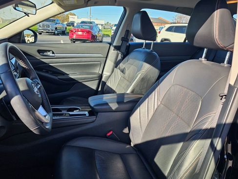 Used 2024 Nissan Altima 2.5 SR w/ SR Premium Package image 10