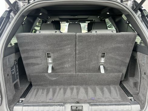 Certified 2023 Land Rover Discovery S R-Dynamic image 34