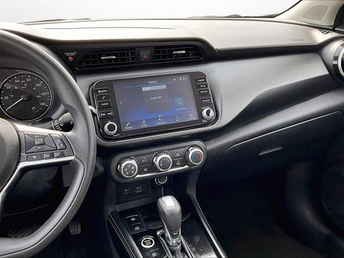 Used 2024 Nissan Kicks SV image 6