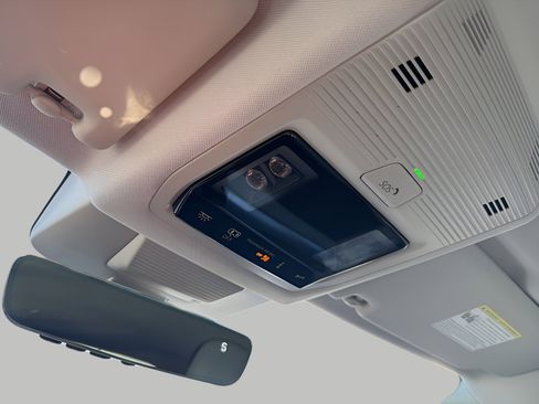 New 2025 Volkswagen Tiguan SE image 19