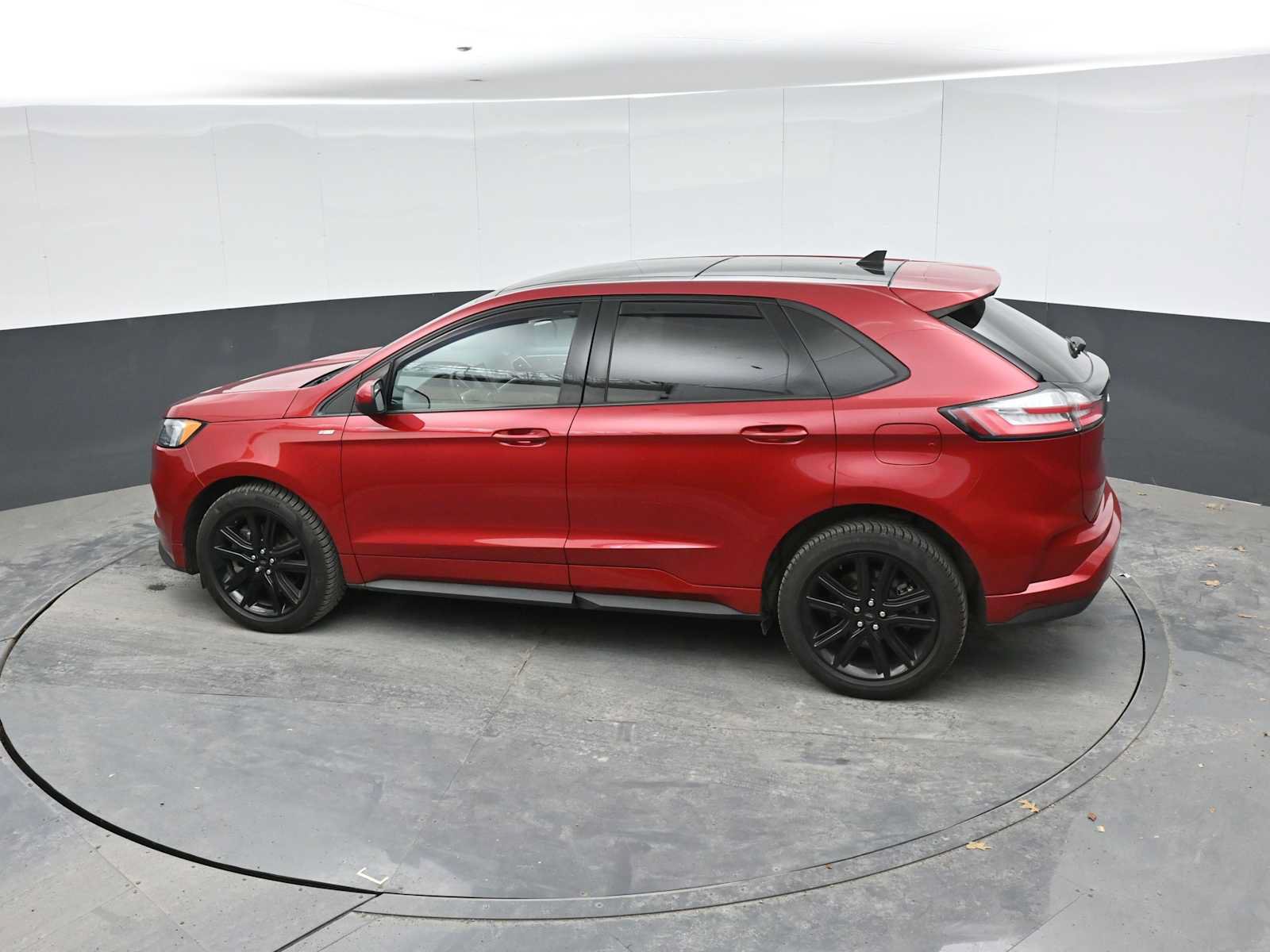 Used 2022 Ford Edge ST-Line w/ Class II Trailer Tow Package AWD/4WD image 12