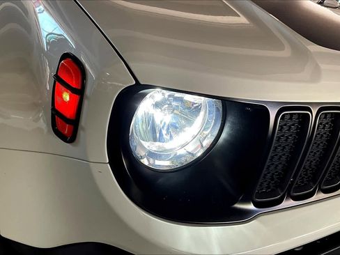 Used 2023 Jeep Renegade Trailhawk image 55