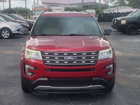 Used 2017 Ford Explorer XLT w/ Equipment Group 202A FWD image 9