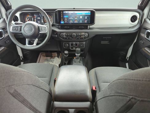 Used 2025 Jeep Wrangler Unlimited Sahara AWD/4WD image 19