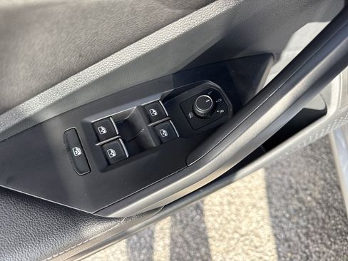 Used 2022 Volkswagen Jetta SE w/ Panoramic Sunroof Package FWD image 14