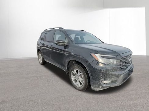 Used 2023 Honda Passport TrailSport image 2