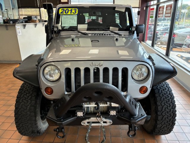 Used 2013 Jeep Wrangler Unlimited Sahara w/ Connectivity Group AWD/4WD image 5
