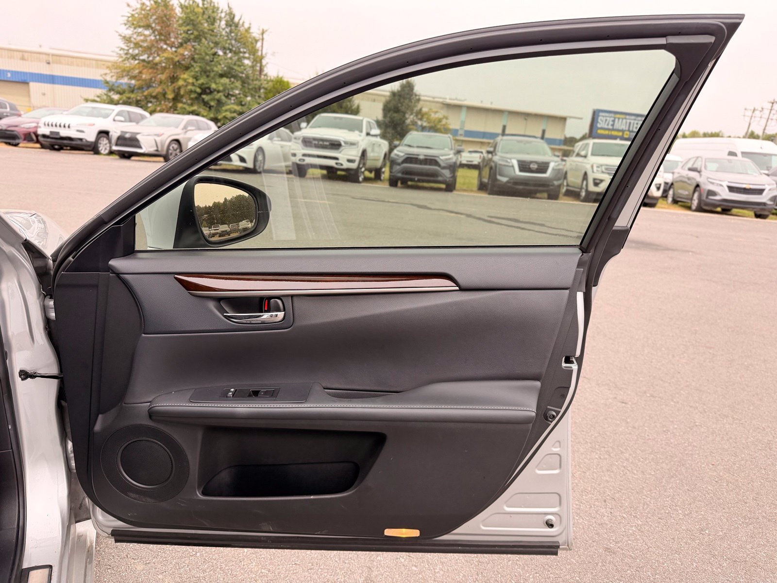 Used 2014 Lexus ES 350 w/ Luxury Package FWD image 25