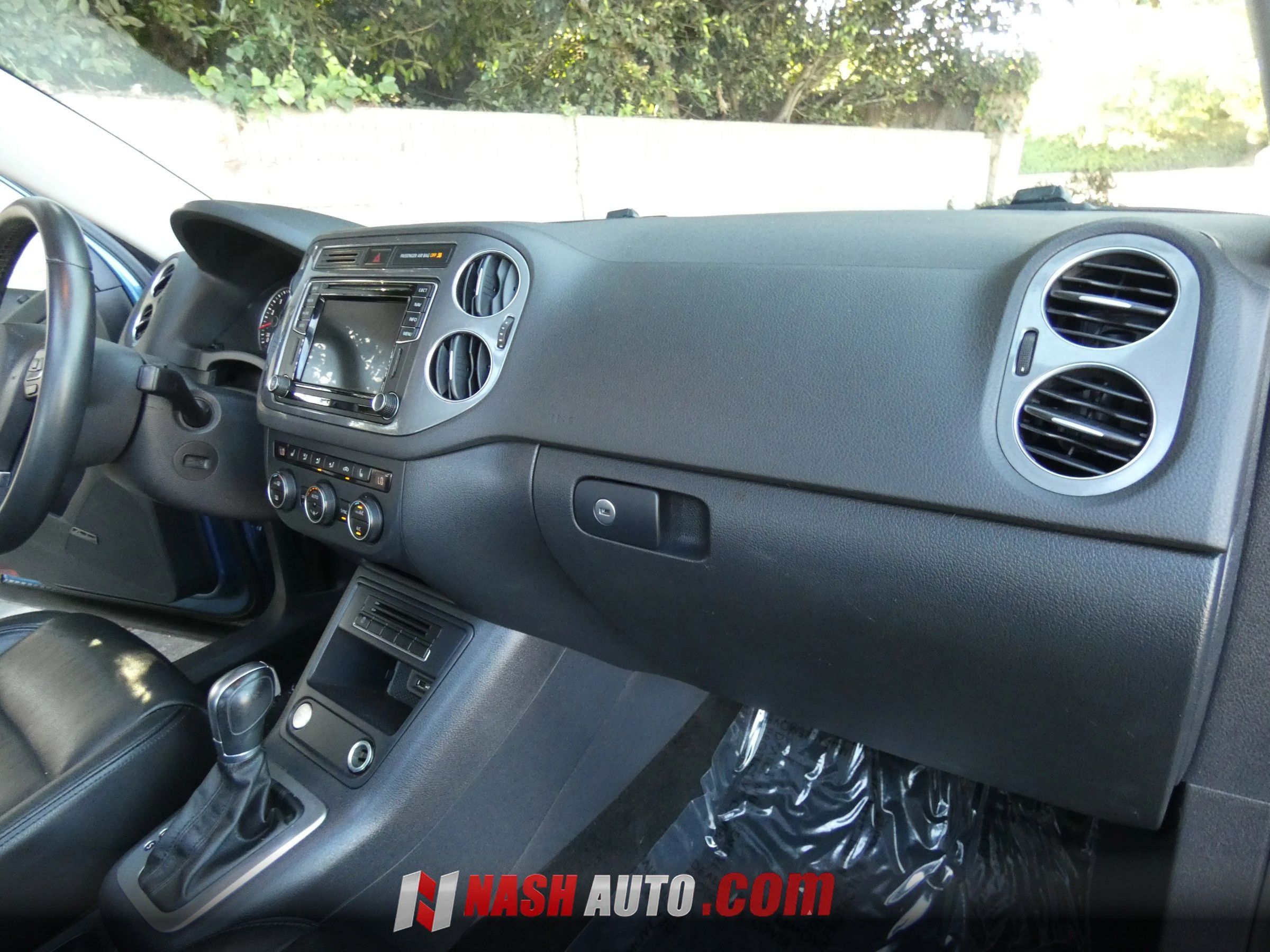 Used 2017 Volkswagen Tiguan SEL FWD image 32
