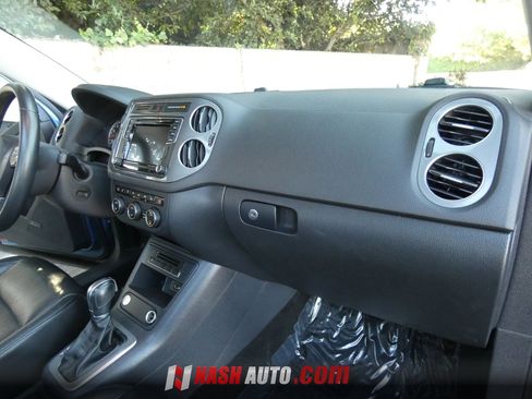Used 2017 Volkswagen Tiguan SEL FWD image 32