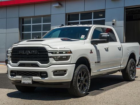 New 2026 RAM 2500 Laramie AWD/4WD image 3