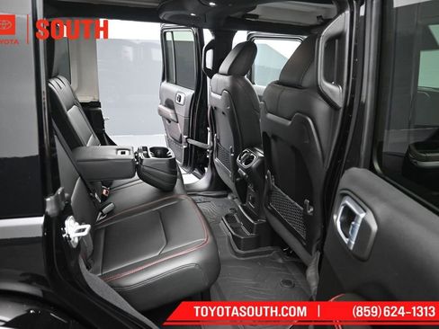 Used 2026 Jeep Wrangler Unlimited Rubicon AWD/4WD image 27