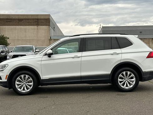 Used 2018 Volkswagen Tiguan SE w/ Panoramic Sunroof Package image 9