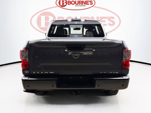 Used 2024 Nissan Titan SV w/ SV Convenience Package image 7