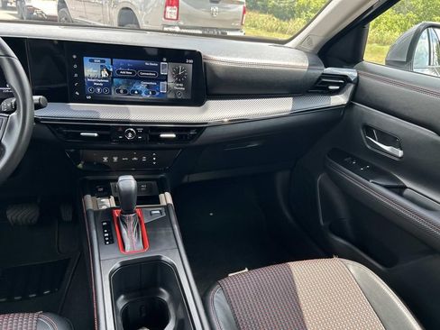 Used 2025 Nissan Kicks SR FWD image 23