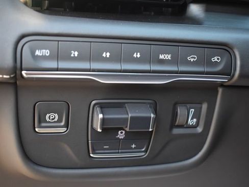 Certified 2024 Cadillac Escalade Sport Platinum w/ Heavy-Duty Trailer Package AWD/4WD image 30