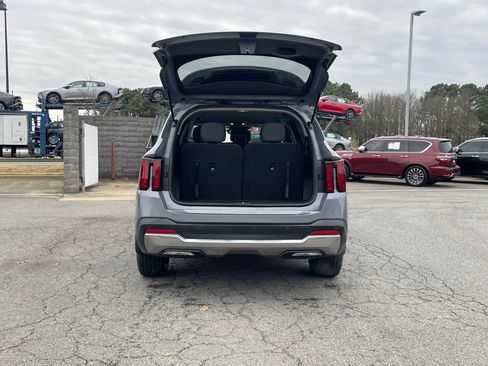 Used 2025 Kia Sorento S image 7