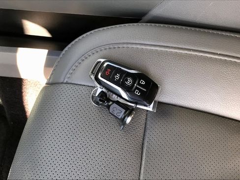 Used 2017 Ford F150 Lariat RWD image 13